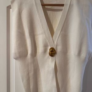 Commense White V-Neck Sweater vest Timeless Knit Design